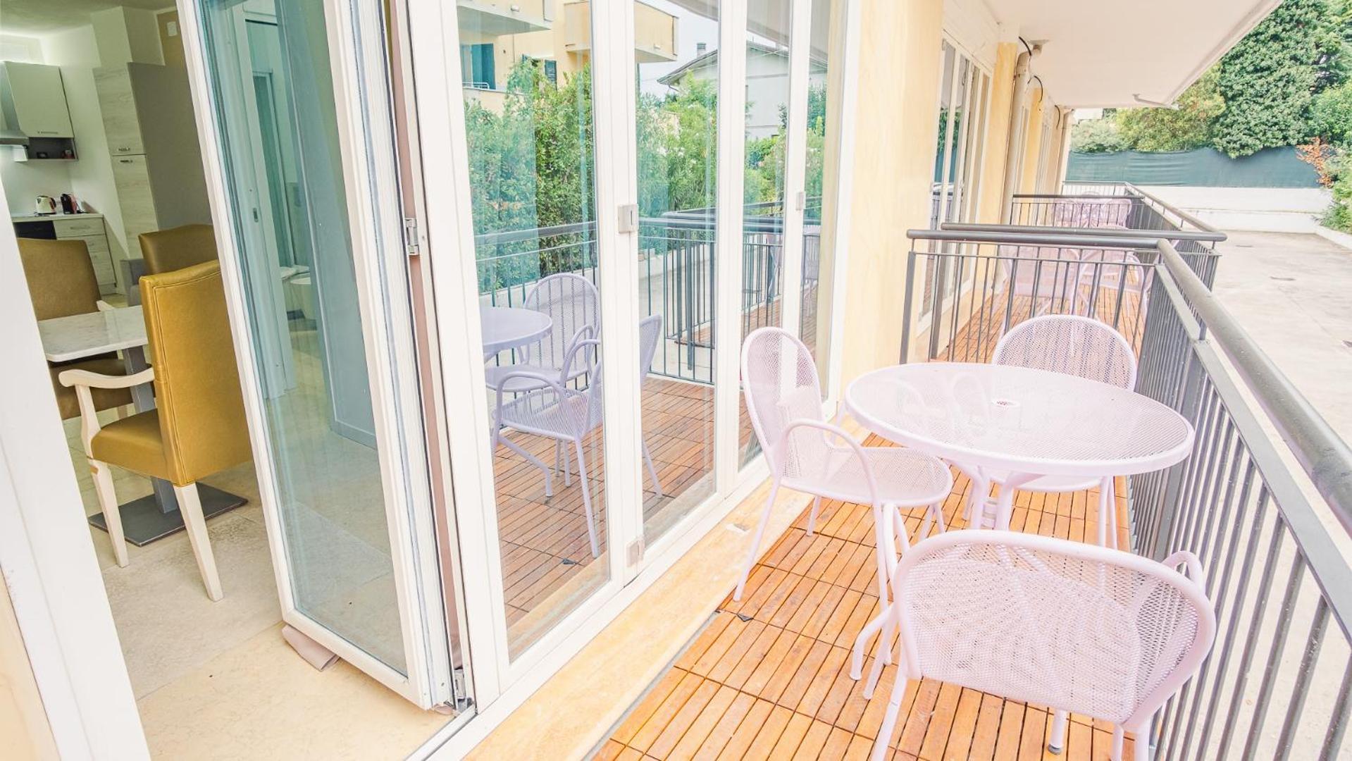 Relais Du Lac Village - Italian Homing Desenzano del Garda Exteriör bild